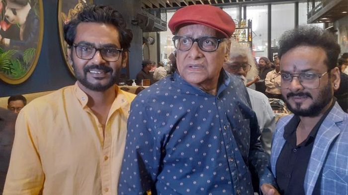 প্রসূন গাইন, পরাণ বন্দ্যোপাধ্যায় ও পার্থ সারথি