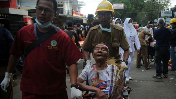  তছনছ ইন্দোনেশিয়া,  ভয়াবহ ভূমিকম্প প্রাণ কাড়ল ১৬২ জনের