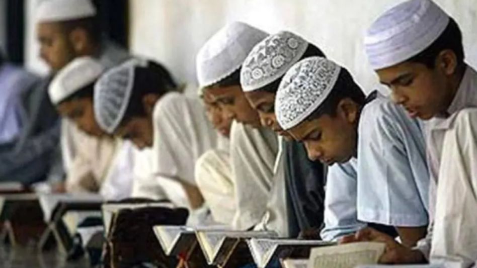 মাদ্রাসায় অষ্টম শ্রেণি পর্যন্ত স্কলারশিপ বন্ধ মাদ্রাসায় অষ্টম শ্রেণি পর্যন্ত স্কলারশিপ বন্ধ