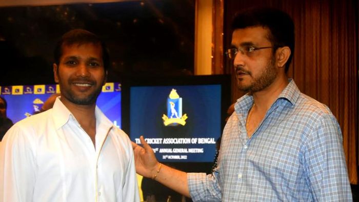 অশোক ডিন্ডার সঙ্গে সৌরভ গঙ্গোপাধ্যায়।