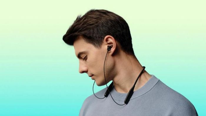 হেডফোন-ইয়ারফোনে আসক্তি! ভয়ঙ্কর বিপদকে আমন্ত্রণ জানিয়েছেন