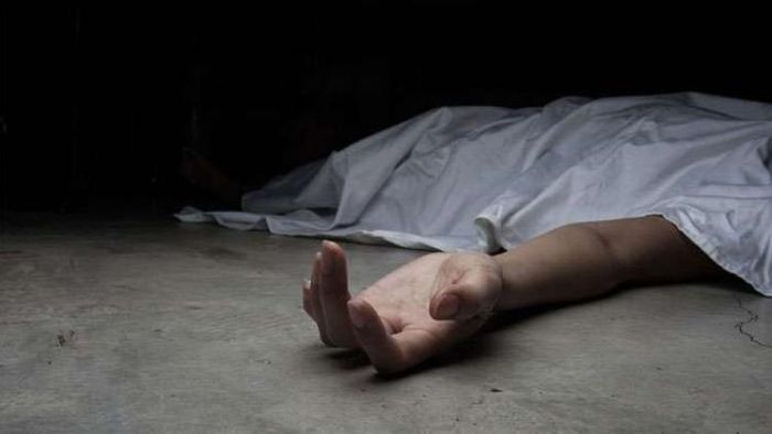 ঘরে স্বামীর লাশ, স্ত্রী ও পড়শি নিখোঁজ, ত্রিকোণ প্রেমের জের? তদন্তে পুলিশ