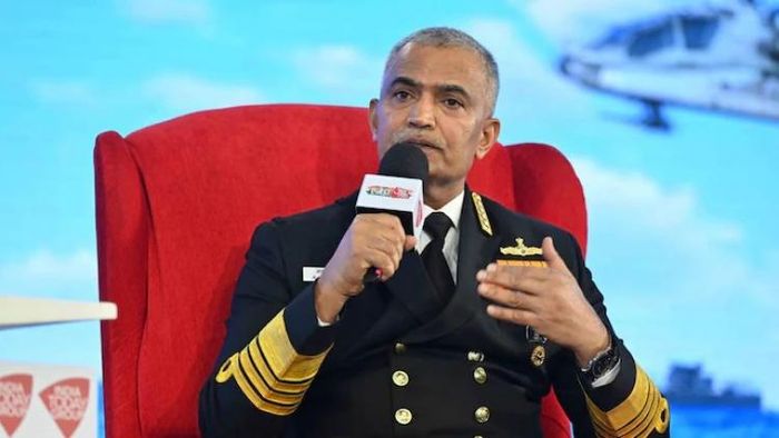 ভারতীয় নৌবাহিনীর প্রধান অ্যাডমিরাল আর হরি কুমার