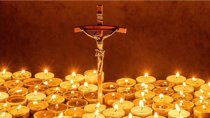 কসবার চার্চে অগ্নিদগ্ধ বালিকা