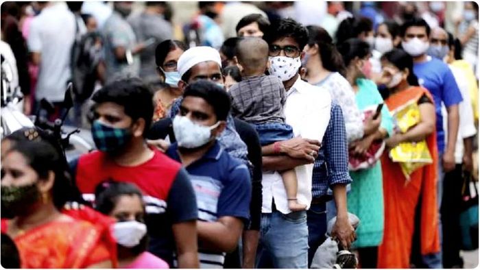 চিনে কোভিড সংক্রমণের ঘটনা ক্রমাগত বাড়ছে এবং লক্ষাধিক মানুষ করোনায় আক্রান্ত হচ্ছেন। চিনের পরিস্থিতি দেখে অন্যান্য দেশের উদ্বেগও বেড়েছে।