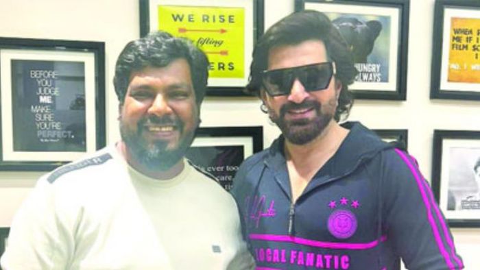 এবার এক বাংলাদেশি পরিচালকের সঙ্গে কাজ করতে চলেছেন টলিউড স্টার