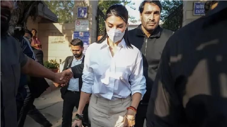 জ্যাকলিনের বিদেশ যাওয়ায় আাদালতের আপত্তি, আবেদন প্রত্যাহার