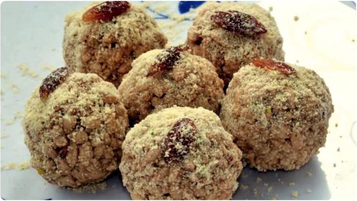 শীতে নলেন গুড়, নলেন গুড়ের মিষ্টি-পিঠে-পায়েসের পাশাপাশি মোয়া না হলে মন ভরে না ভোজনরসিক বাঙালির।