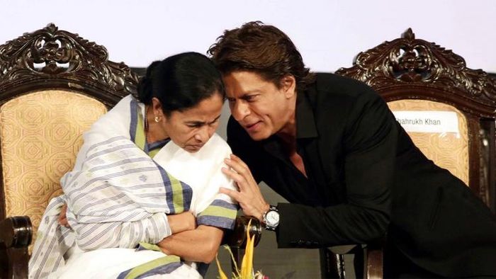 মমতা বন্দ্যোপাধ্যায় ও শাহরুখ খান (KIFF-এর পুরনো ছবি)