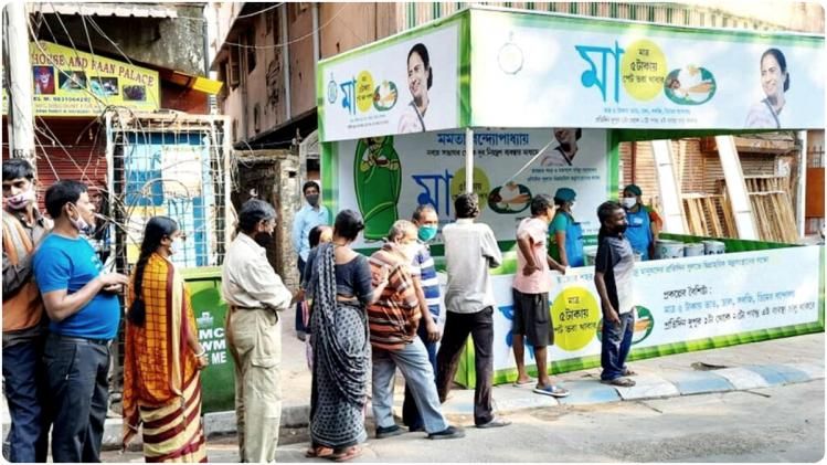 মুখ্যমন্ত্রী মমতা বন্দ্যোপাধ্যায়ের উদ্যোগে বাংলায় চালু হয় মাত্র ৫ টাকায় পেট ভরে ডিম-ভাত দেওয়ার জনদরদী প্রকল্প।