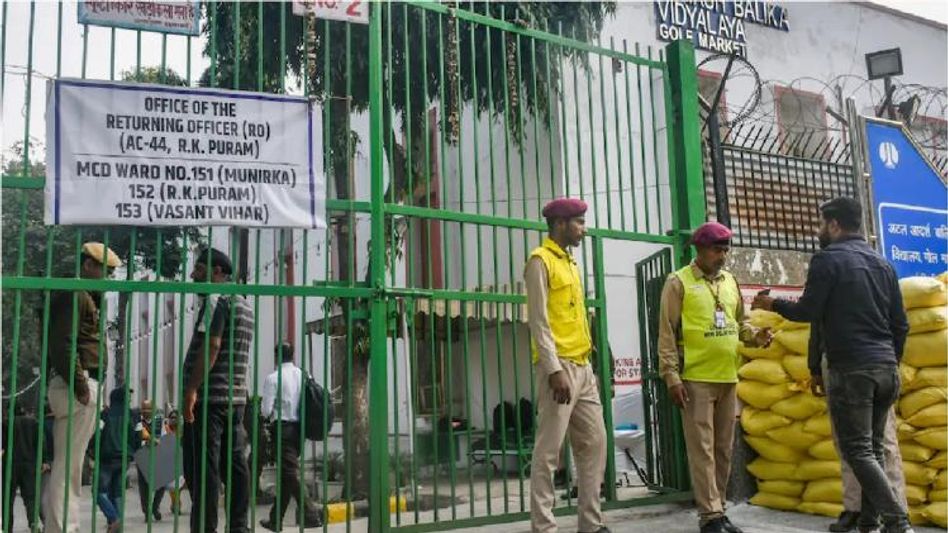 MCD election: দিল্লির পুরভোটে ফের বিজেপি না আপ, কে করবে বাজিমাত? MCD election: দিল্লির পুরভোটে ফের বিজেপি না আপ, কে করবে বাজিমাত?