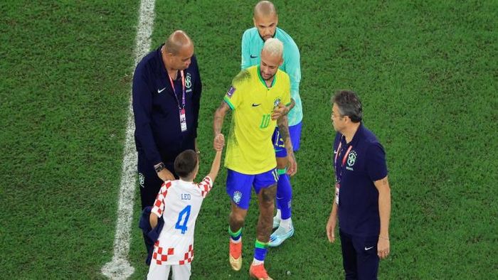 নেইমারকে সান্ত্বনা লিওর