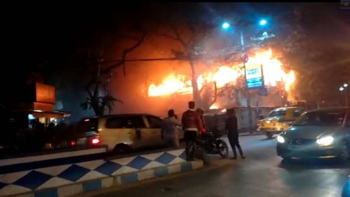 আগুন লাগল ভবানীপুর সুইমিং ক্লাবে