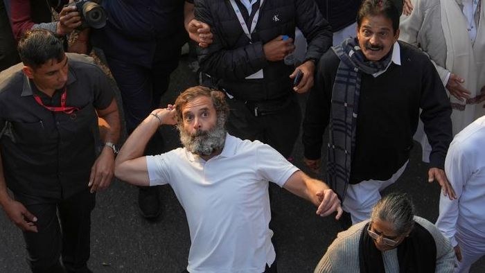 টি শার্ট পরেই ঘুরে বেড়াচ্ছেন রাহুল গান্ধী