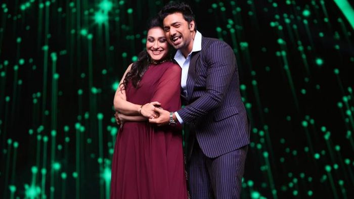 'ডান্স ডান্স জুনিয়র'-র মঞ্চে দেব ও ঋতুপর্ণা সেনগুপ্ত