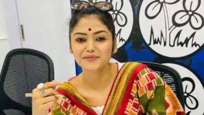 সায়নী ঘোষ।