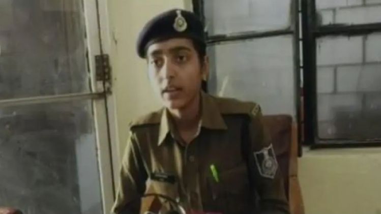  ছাত্রী সেজে ক্যান্টিনে আড্ডা, কলেজে র‍্যাগিং গ্যাং যে ভাবে ধরলেন এই লেডি অফিসার