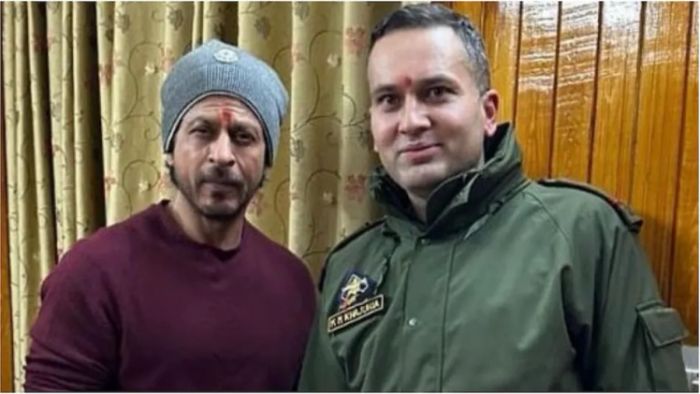 বৈষ্ণোদেবী দর্শনের পর লাল তিলকে শাহরুখের ছবি Viral