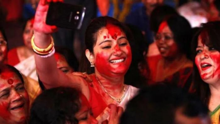 সিঁদুর পরার সময় সতর্ক থাকুন