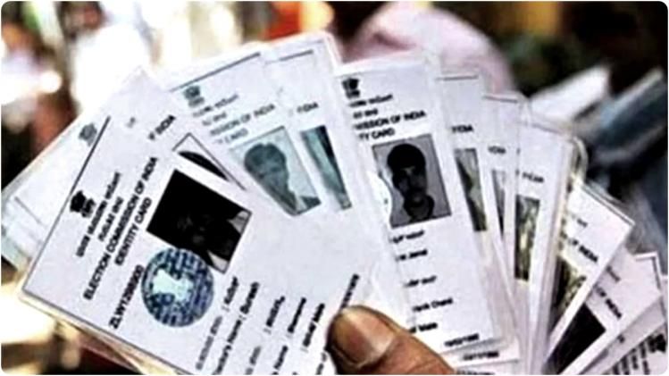 পঞ্চায়েত নির্বাচনের আগে রাজ্যের লক্ষাধিক ভোটার কার্ডে ত্রুটি ধরা পড়েছে।