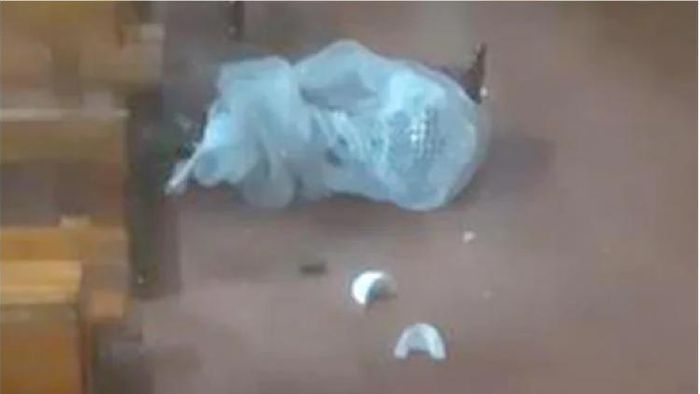 মূর্তি ভাঙচুর