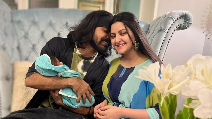 ৩ জানুয়ারি থেকে একসঙ্গেই আছেন রাজ-পরী