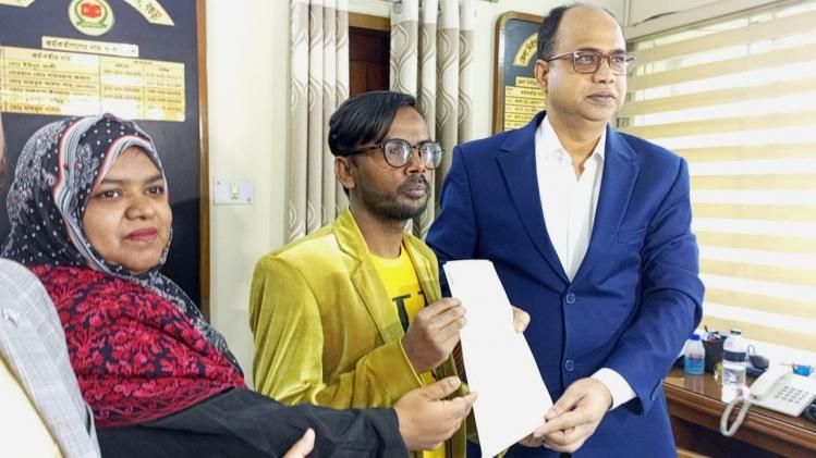 বাংলাদেশের নির্বাচনী ময়দানে নামলেন হিরো আলম