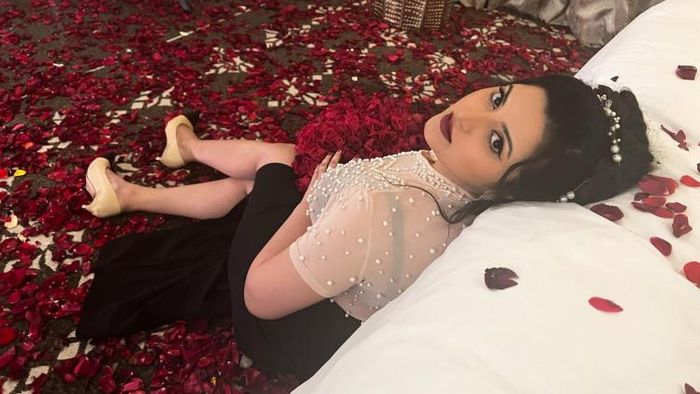 ভ্যালেন্টাইন ডে-র আগেই লাস্যময়ী রূপ