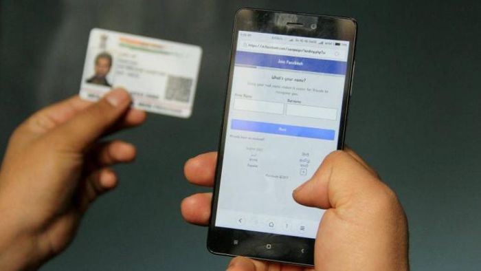 যদি আপনার ছবি আধার কার্ডে সঠিক না থাকে বা সেটি বেশ পুরনো হয়ে গিয়ে থাকে, তাহলে আপনি আপনার আধারের ছবি পরিবর্তন করতে পারেন।