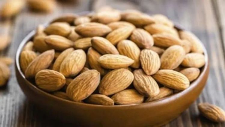 আমন্ড বেশি খেলে বাড়ে কিডনিতে পাথরের ঝুঁকি, দিনে ক'টি খাওয়া নিরাপদ?