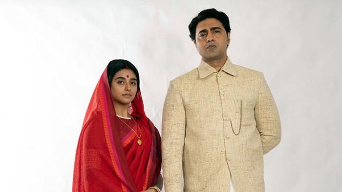 'বাঘা যতীন' ছবির লুকে দেব ও সৃজা দত্ত