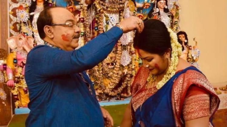 'বৈশাখীকে সিঁদুর আমিই পরতে বলেছি', রত্নাকে জবাব শোভনের