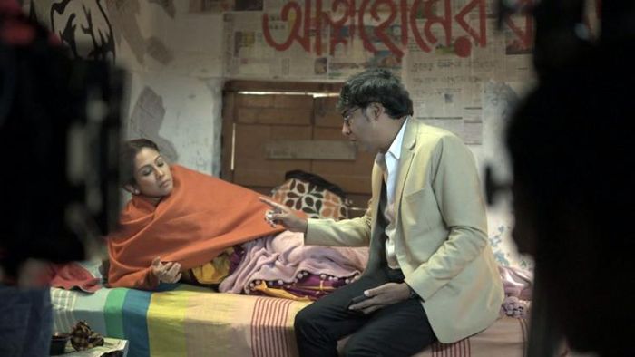 'বরফি' ছবির দৃশ্যে চান্দ্রেয়ী ঘোষ ও কৌশিক সেন