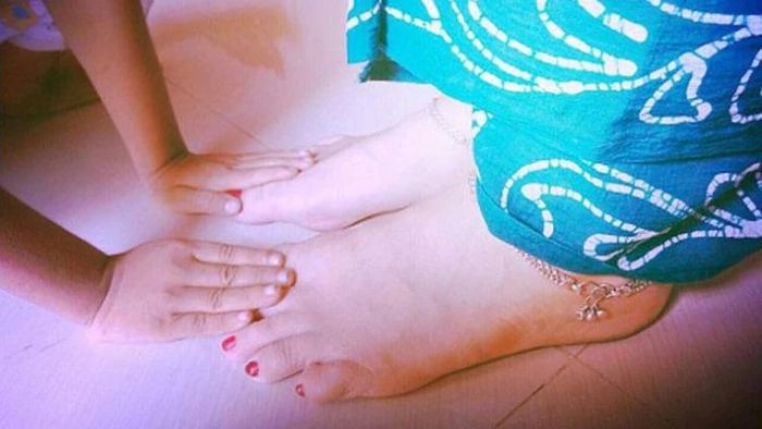 এই অবস্থায় কখনও বড়দের প্রণাম করবেন না, লাভের বদলে ক্ষতি হবে!