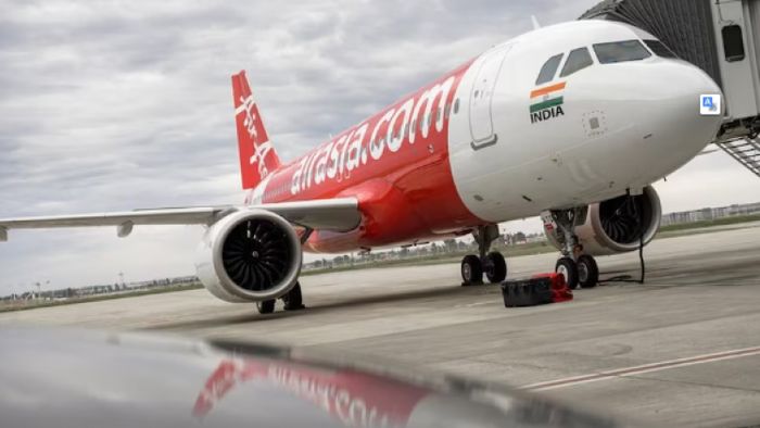 এয়ার এশিয়ার কলকাতাগামী বিমানে পাখির ধাক্কা