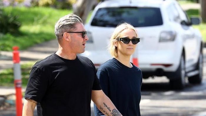 মাইকেল ক্লার্ককে প্রকাশ্যে মারধর বান্ধবীর