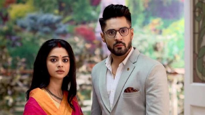 'গাঁটছড়া' ধারাবাহিকের দৃশ্যে শোলাঙ্কি রায় ও গৌরব চট্টোপাধ্যায়