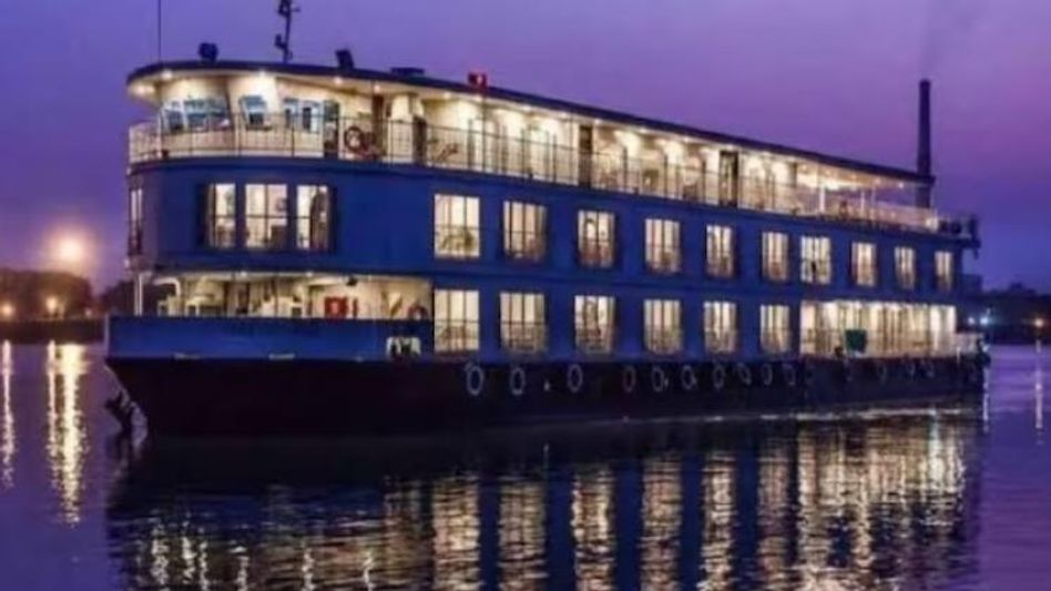 জলের ফাইভ স্টার হোটেল 'গঙ্গা বিলাস ক্রুজ', ঘুরবে কলকাতা ও জেলায় জেলায়; দেখুন ভিতরের PHOTOS  জলের ফাইভ স্টার হোটেল 'গঙ্গা বিলাস ক্রুজ', ঘুরবে কলকাতা ও জেলায় জেলায়; দেখুন ভিতরের PHOTOS