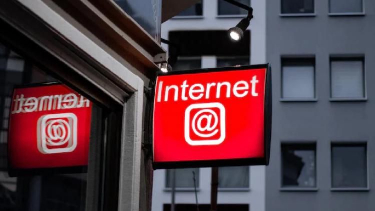 ইন্টারনেটে প্রতারণার ফাঁদ থেকে যেভাবে সাবধান থাকবেন।