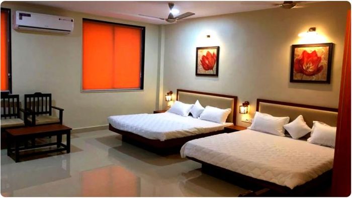 ভারতীয় রেলের দেওয়া 'রিটায়ারিং রুম' (RR) এর সুবিধা সম্পর্কে অনেকেই জানেন না।