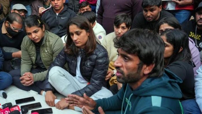 ধর্নায় কুস্তিগীররা।