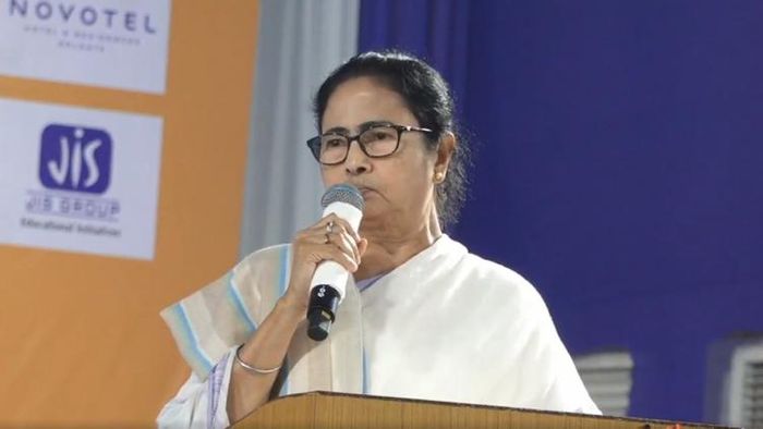 বইমেলায় মমতা বন্দ্যোপাধ্যায়।