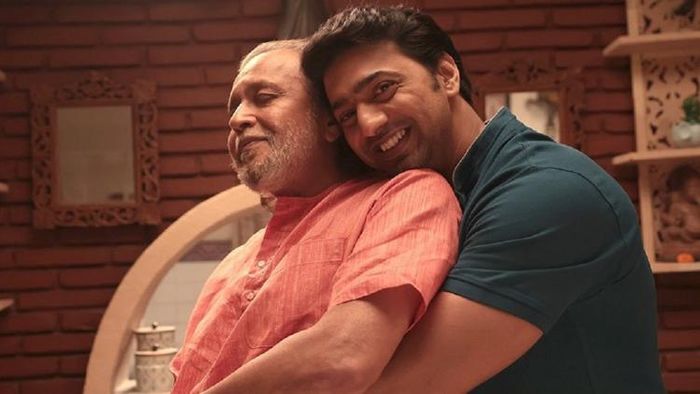 'প্রজাপতি' -র দৃশ্যে মিঠুন চক্রবর্তী ও দেব