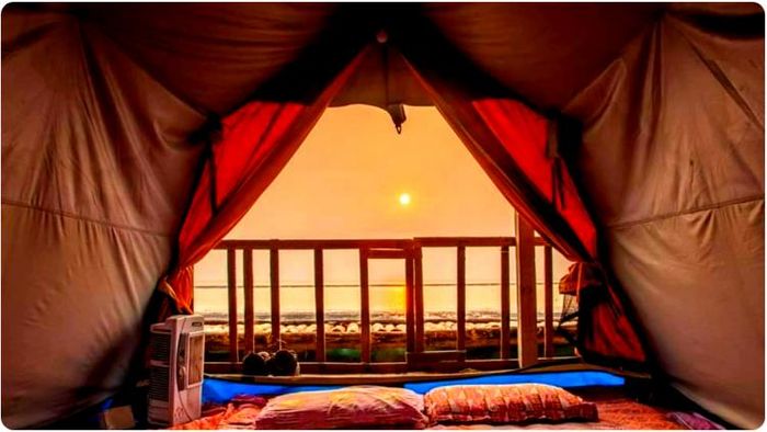 পেশাগত ব্যস্ততা, সাংসারিক চাপ থেকে সাময়িক বিরতি নিয়ে সপ্তাহের শেষে ঘুরে আসতেই পারেন মৌসুনি দ্বীপ থেকে।