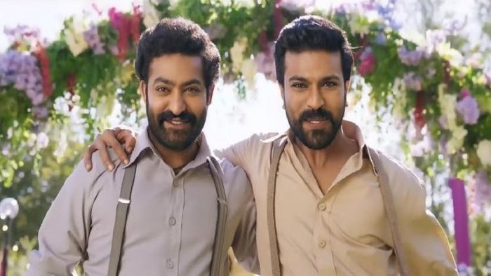 'নাটু নাটু' গানের দৃশ্যে জুনিয়র এনটিআর ও রাম চরণ