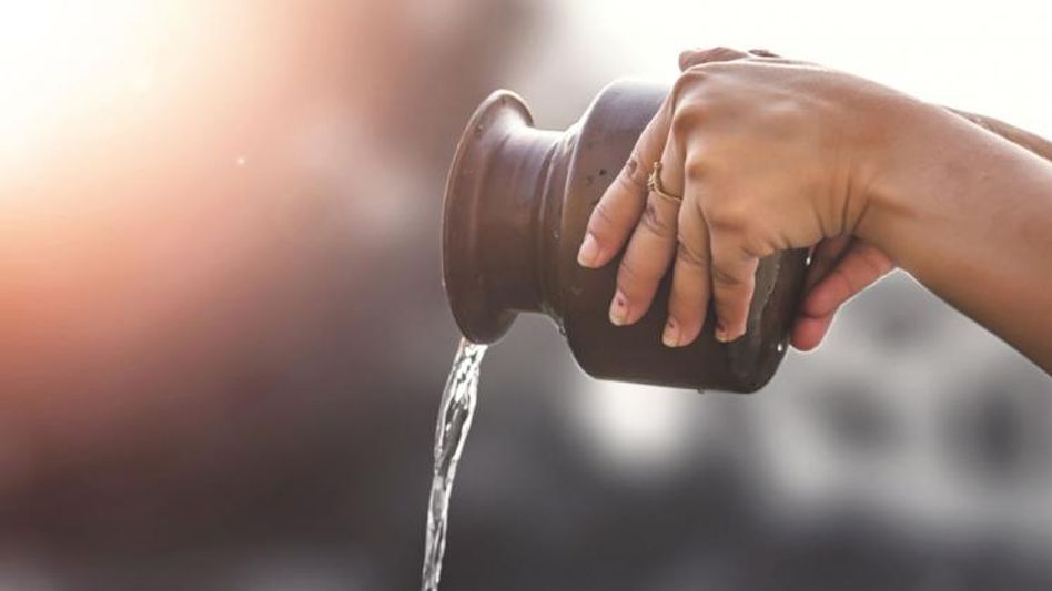 বাড়ি বসেই পাবেন গঙ্গাসাগরের গঙ্গাজল, কীভাবে মিলবে-কত খরচ? জানুন বাড়ি বসেই পাবেন গঙ্গাসাগরের গঙ্গাজল, কীভাবে মিলবে-কত খরচ? জানুন