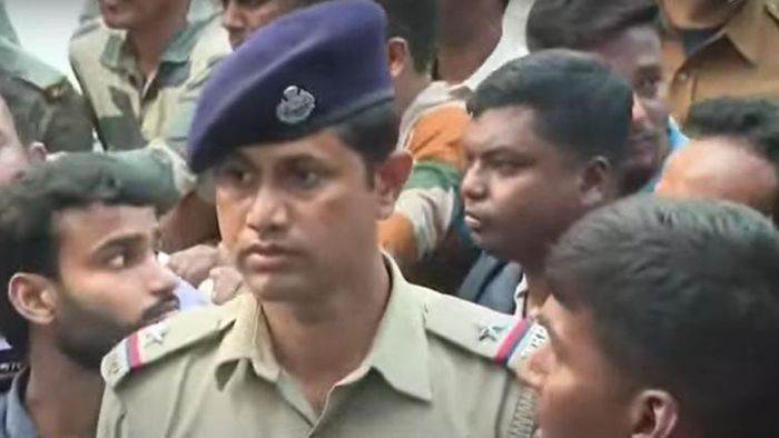 শ্যামপুর থানার বাইরে বিক্ষোভ