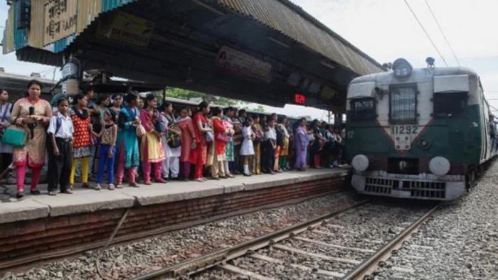 ট্রেন বাতিল।