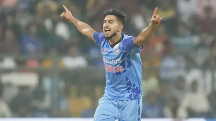 ওয়াংখেড়েতে আগুন, ১৫৫ কিমি বেগে বলের রেকর্ড