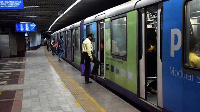 বিশেষ মেট্রো চালাবে রেল